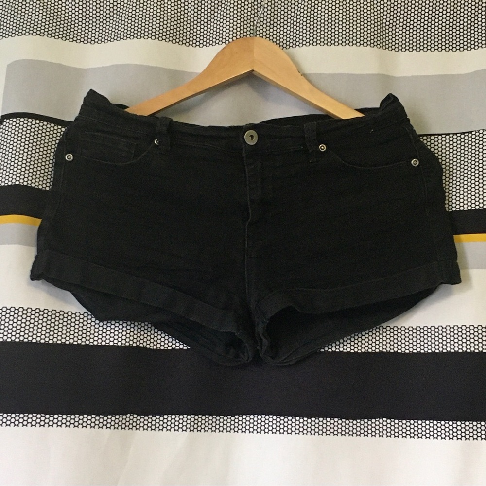 🟣 2/$8 Forever 21 Denim Shorts - Black